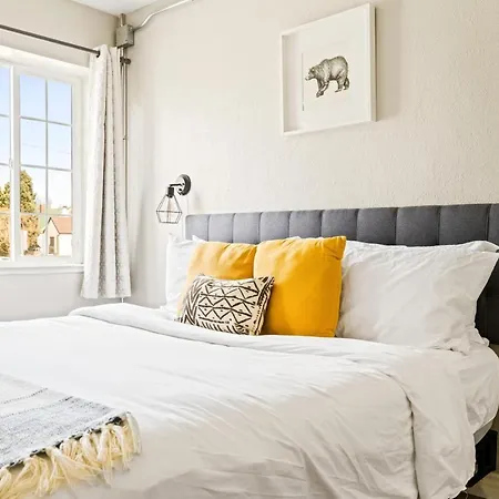 Stylish City Retreat - King Beds - Walk To Sloans Lake DEN Extérieur photo