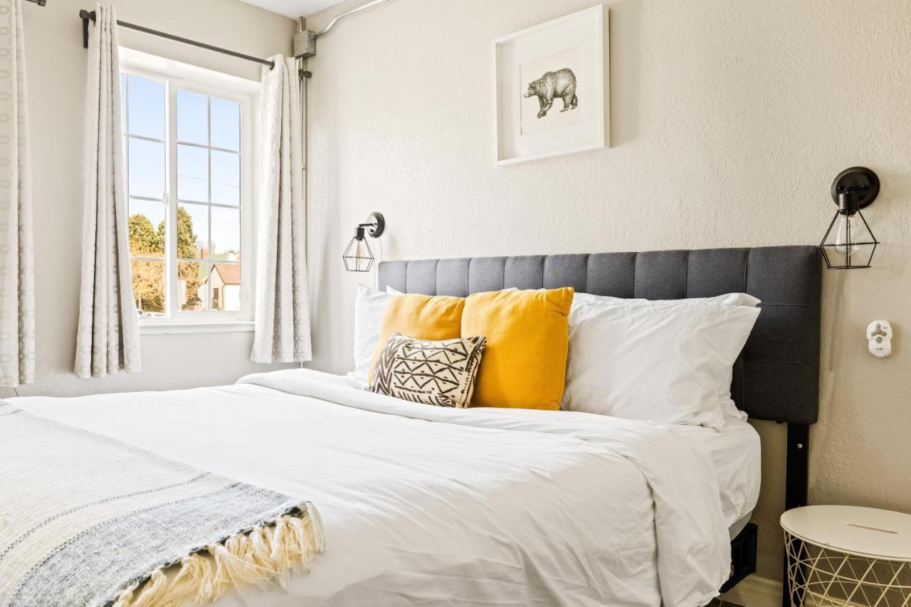 Stylish Retreat - King Beds - Walk To Sloans Appartement *